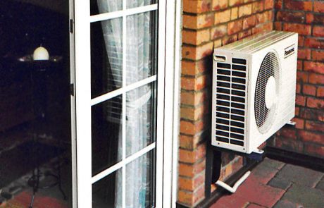 Klimaanlagen Außengerät auf Terasse