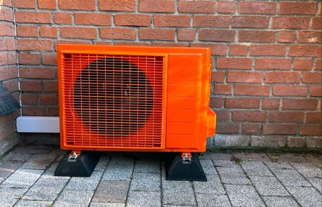 Klimaanlage Außengerät in orange