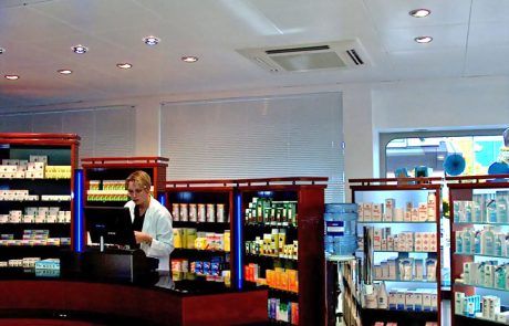 Unauffällige Klimaanlage in der Apotheke